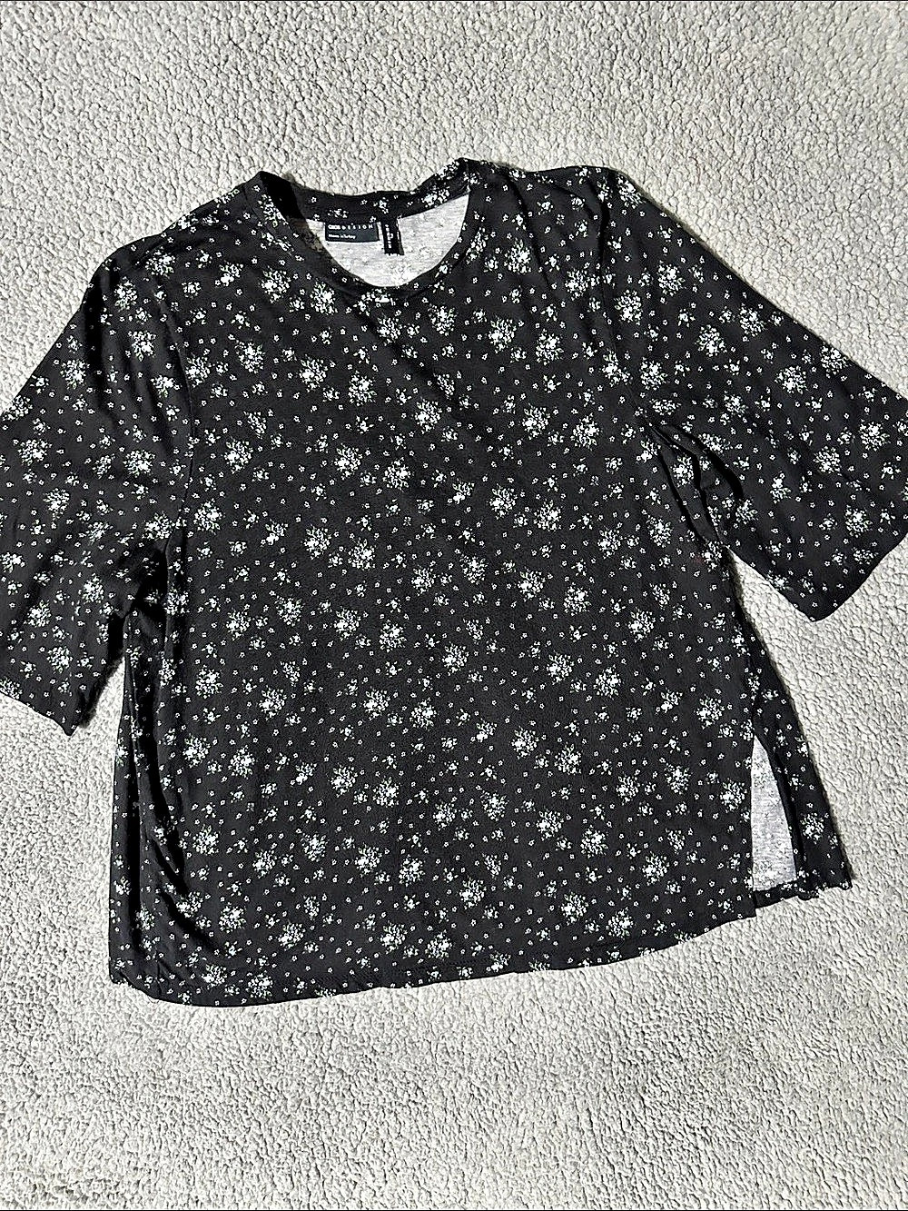 ASOS Design Women’s US 4 Black Floral 3/4 Sleeve Side Slit Top